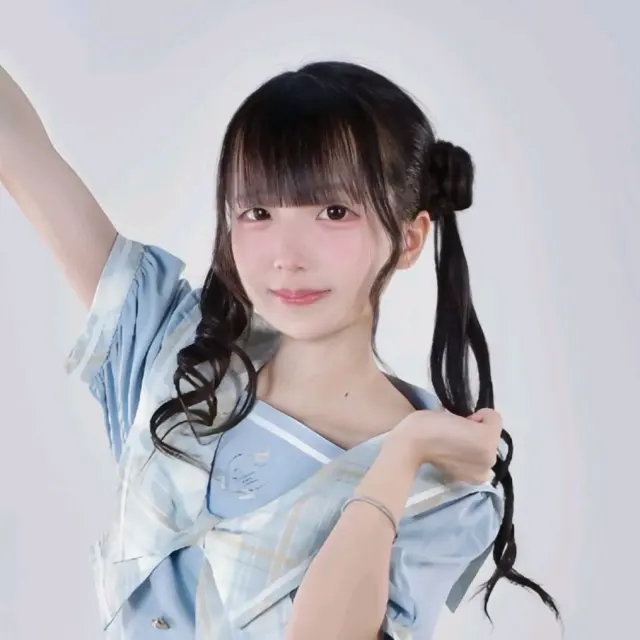 小牙yaa 图片