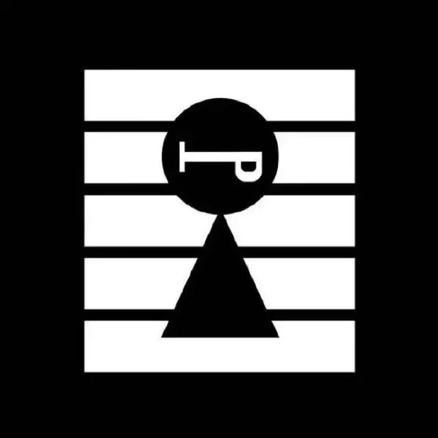 透明教室与平行女孩 Logo