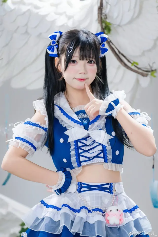 二二Nini 图片