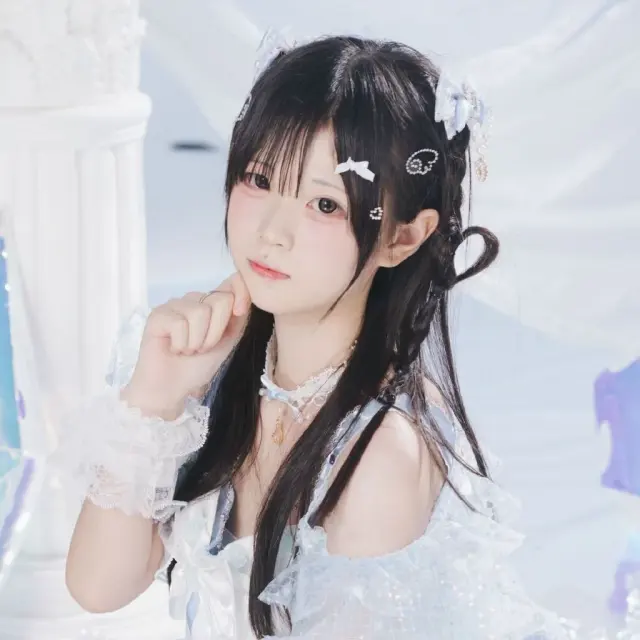 小诗shiorin 图片