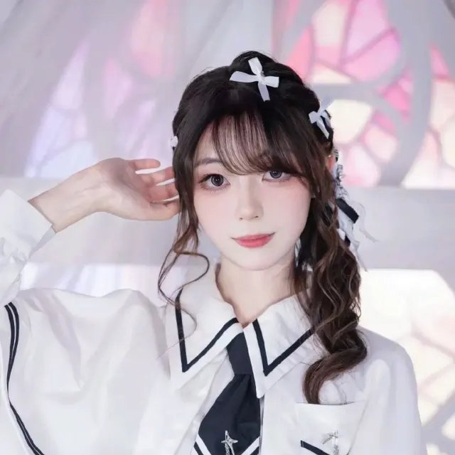 小卷Makii 图片